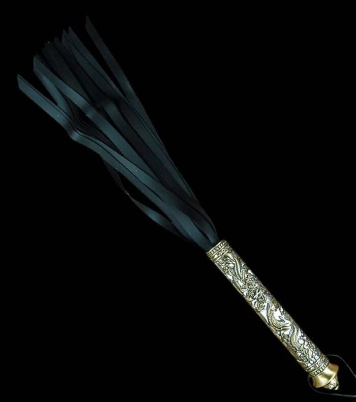 Besonderer Latexflogger mit asiatisch verziertem Griffstück