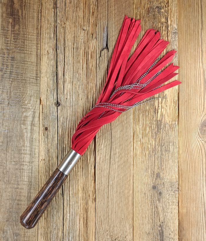 Leder-Ketten-Flogger - Kalbveloursleder (rot) & Black-Palimra-Holz