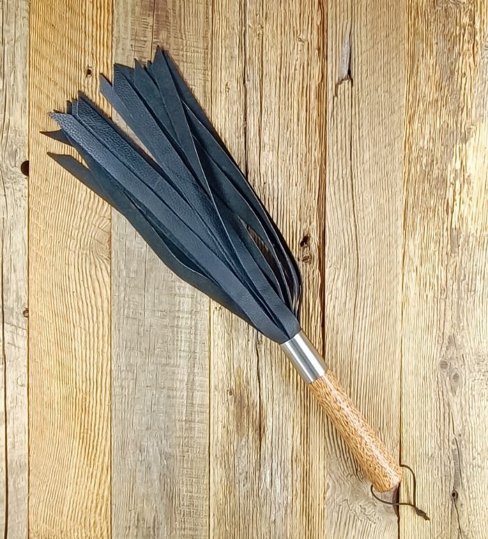 Flogger aus Yak-Leder mit Red-Palmira-Holz