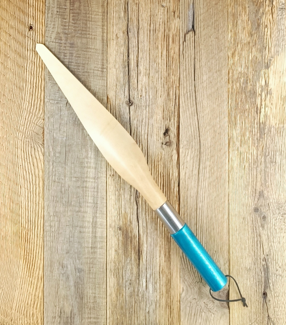 Sehr fiese Drachenzunge aus Rindgürtelleder & türkisfarbenem Epoxidharz