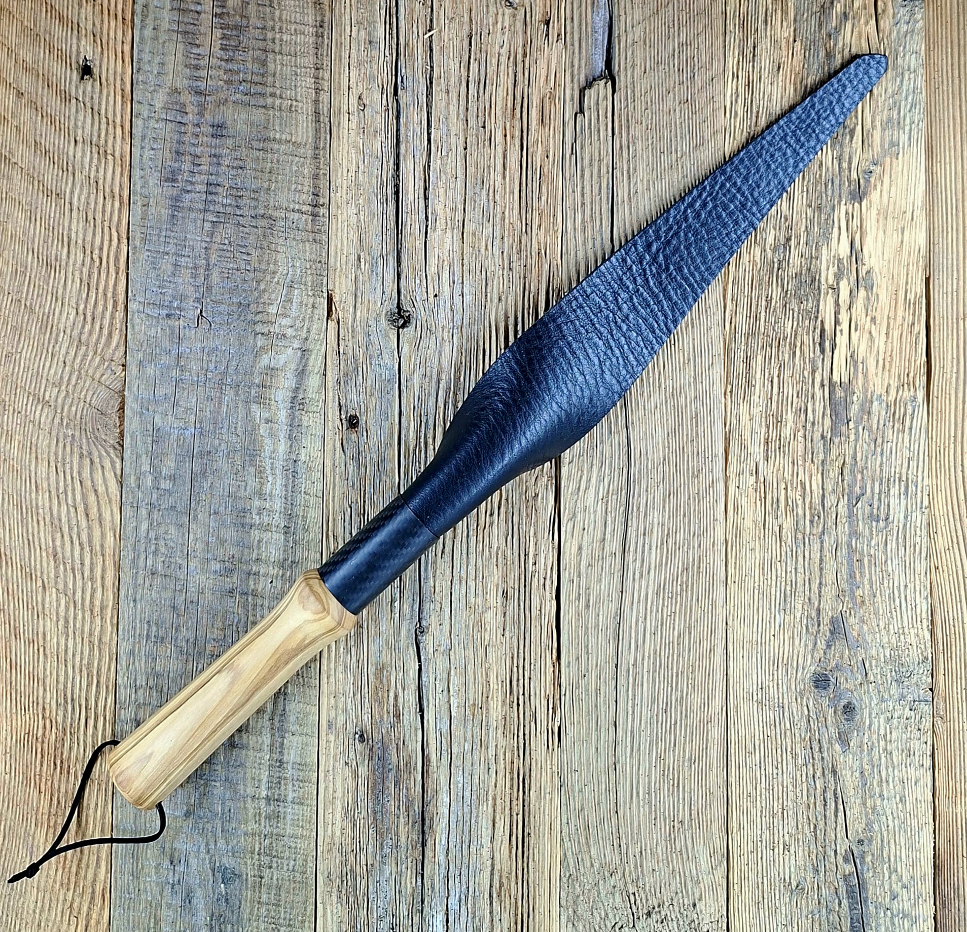 Drachenzunge aus Leder mit Olive