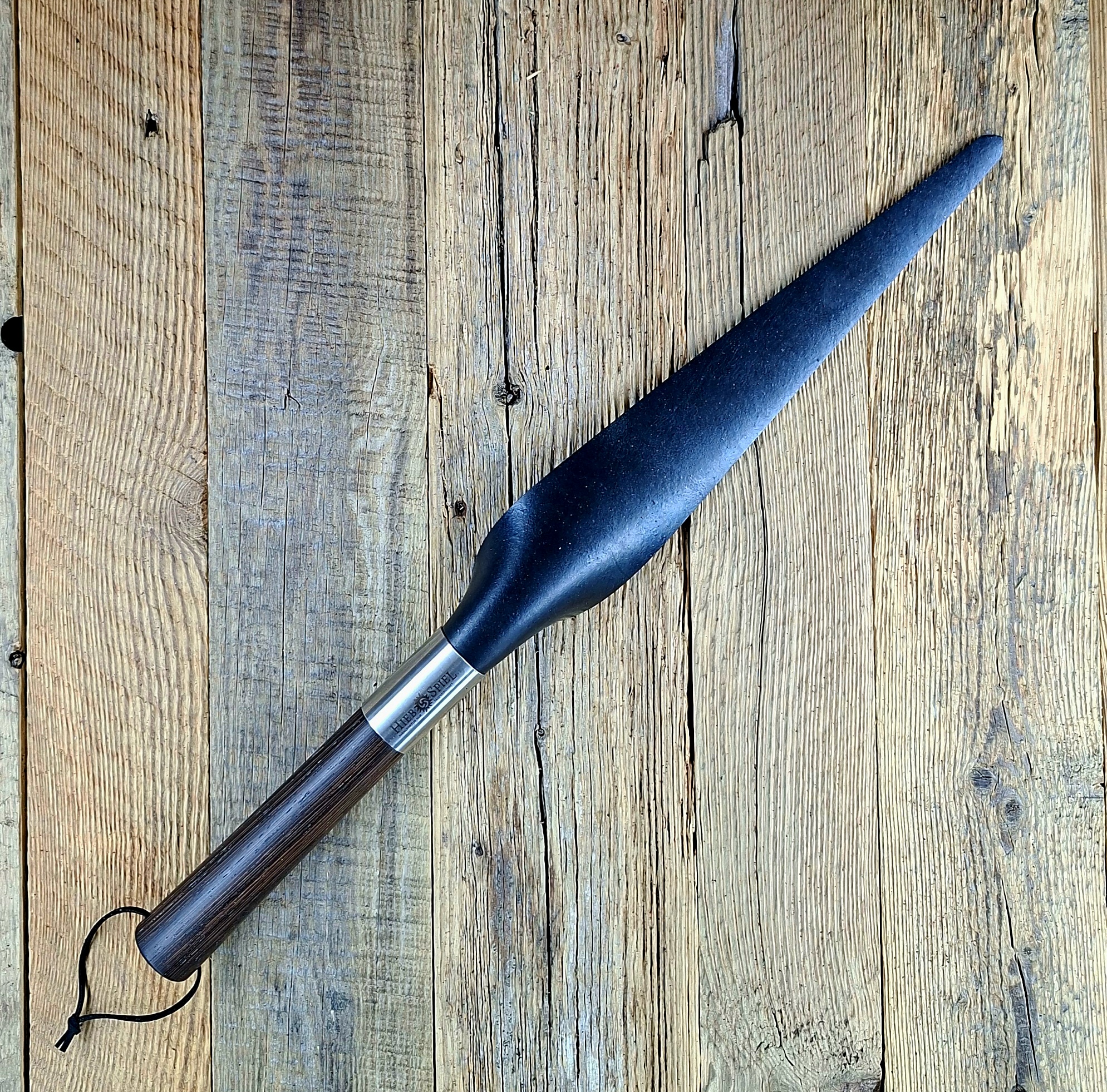 Gummi-Drachenzunge aus Wengeholz