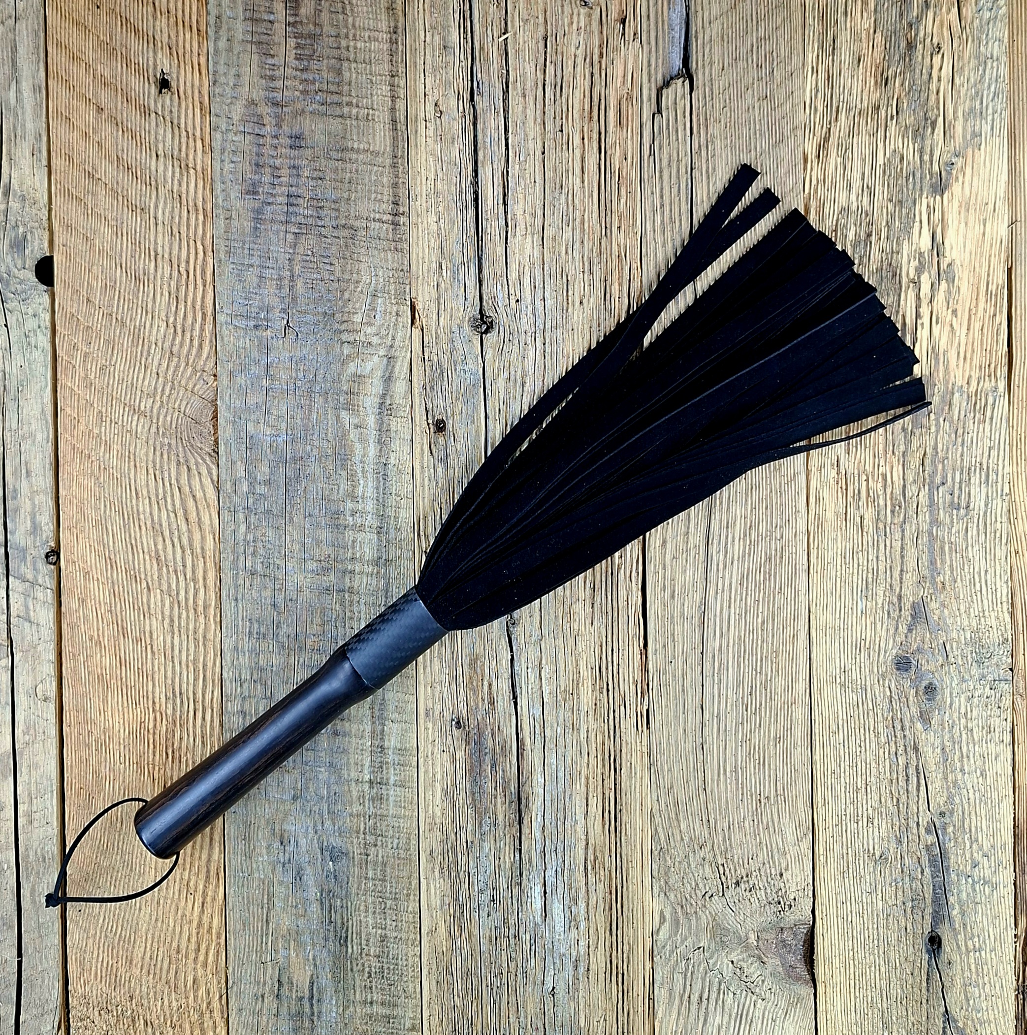 Edler Flogger aus Vierkant-Rindleder - Wenge