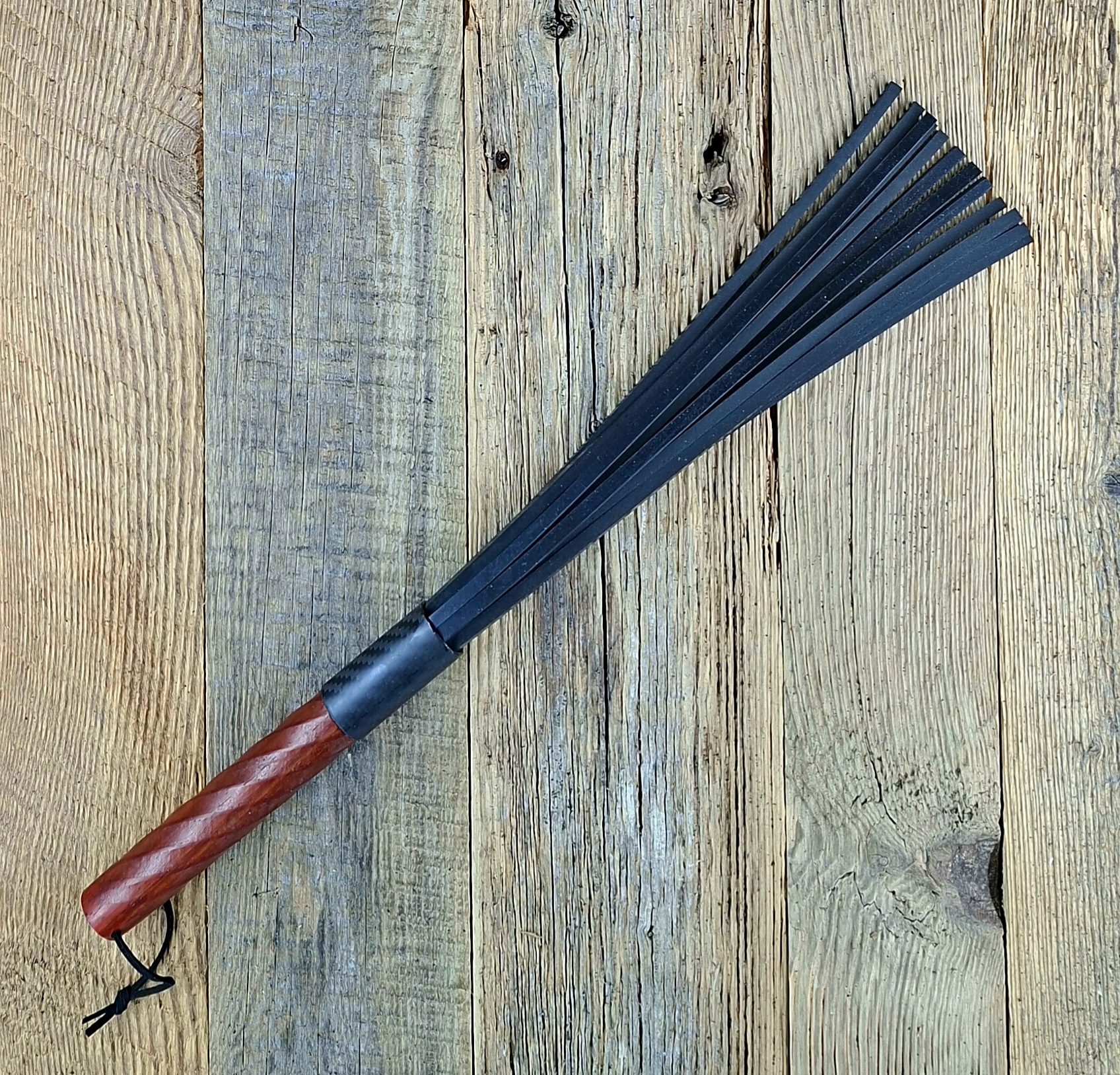 Sehr fieser Gummiflogger (Padouk, Spiral, Carbon)