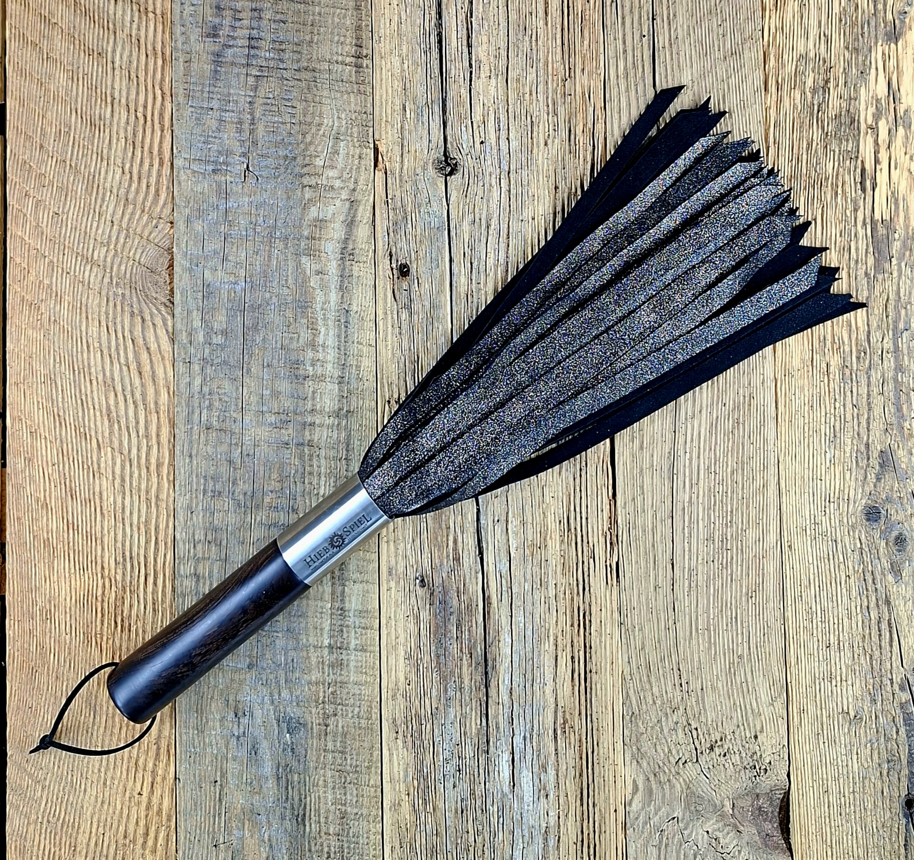 Bronzemetallic farbener Leder-Flogger