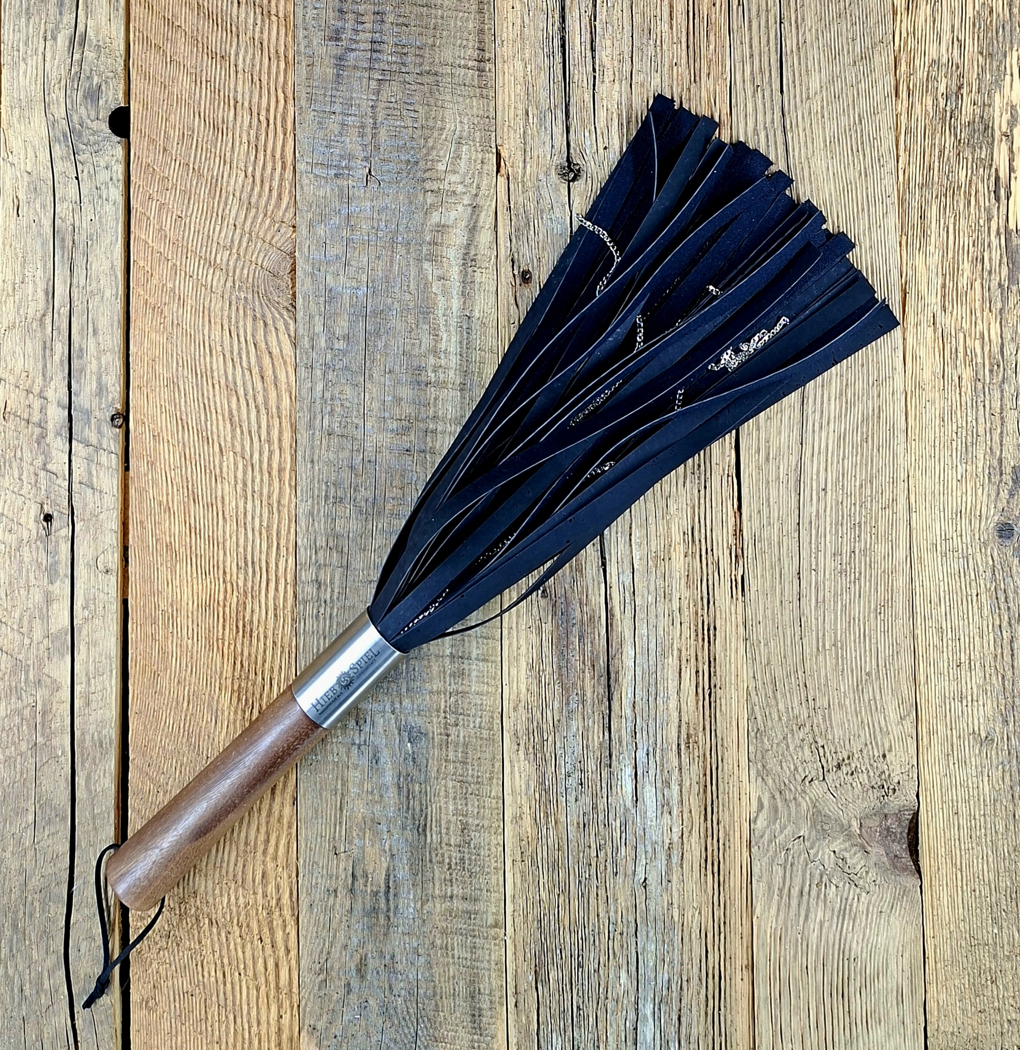 VEGANER Leder-Ketten-Flogger (Nussbaum)
