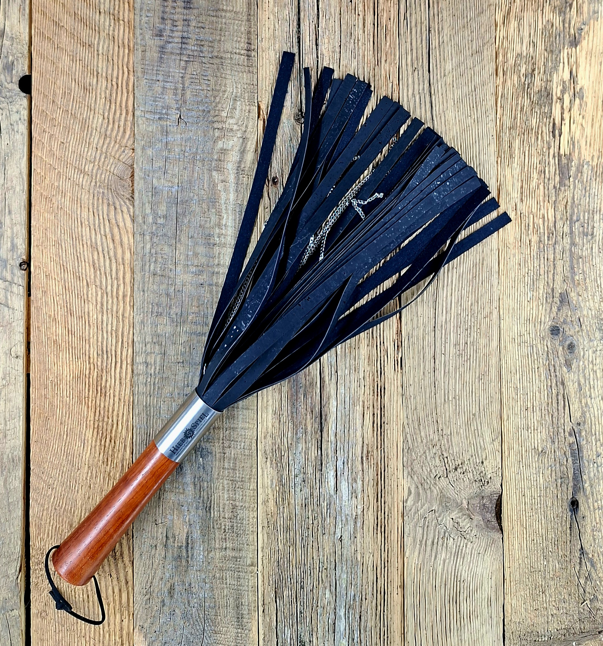 VEGANER Leder-Ketten-Flogger (Padouk)